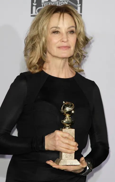 2012-01-16T071813Z-01-BEV804-RTRMDNP-3-GOLDENGLOBES-JPG4457695768693662734