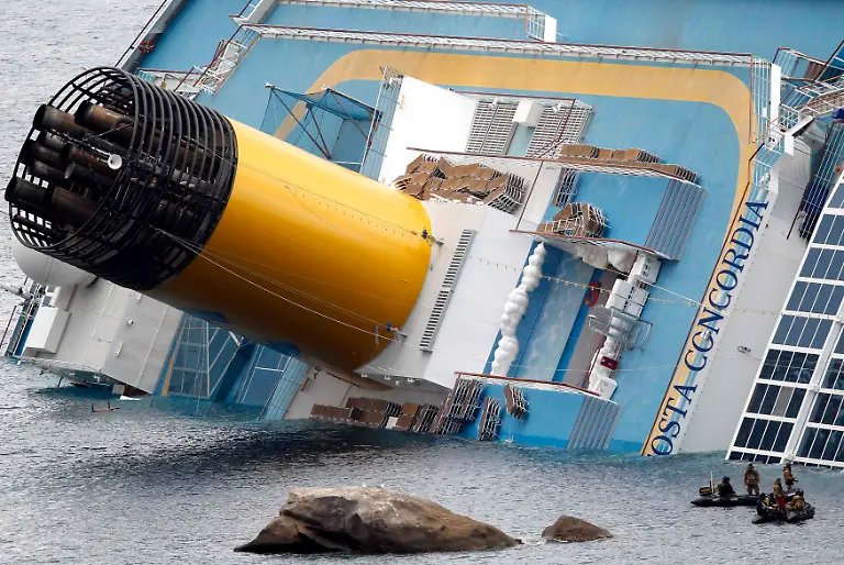 2012-01-15T160802Z-01-SRE320-RTRMDNP-3-ITALY-SHIP-JPG7526582487667684394