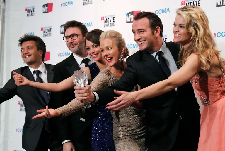 2012-01-13T041045Z-01-LOA456-RTRMDNP-3-CRITICSCHOICE-JPG7969436842193607634