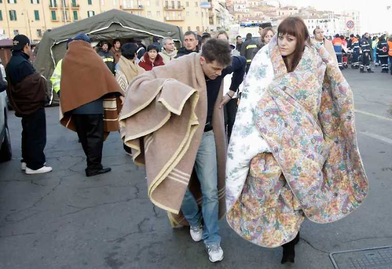 2012-01-14T145125Z-01-SRE105-RTRMDNP-3-ITALY-SHIP-JPG8192688350174263948