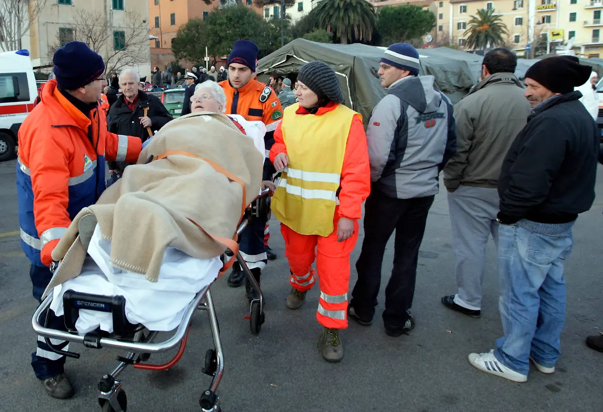 2012-01-14T082021Z-01-SRE103-RTRMDNP-3-ITALY-SHIP-JPG8740044122552771558