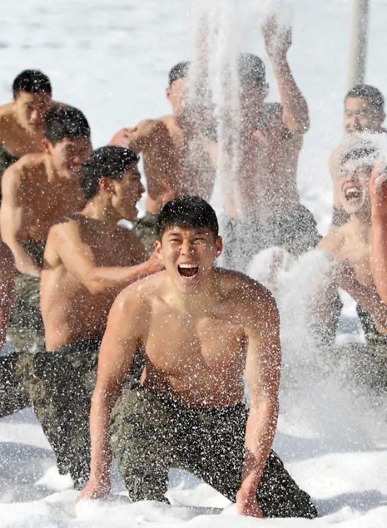 2012-01-11T065921Z-01-SEO213-RTRMDNP-3-KOREA-JPG5901457412941861419