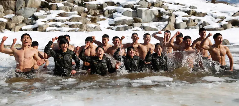 2012-01-11T071922Z-01-SEO203-RTRMDNP-3-KOREA-JPG6096958461758109715