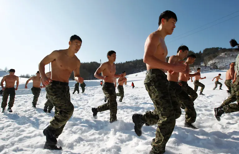 2012-01-11T072832Z-01-SEO205-RTRMDNP-3-KOREA-JPG5040224313518960416