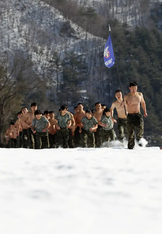 2012-01-11T074130Z-01-SEO212-RTRMDNP-3-KOREA-JPG1893002256445143100