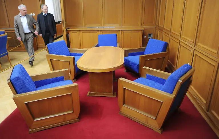 32f13042-jpg868252006151374822