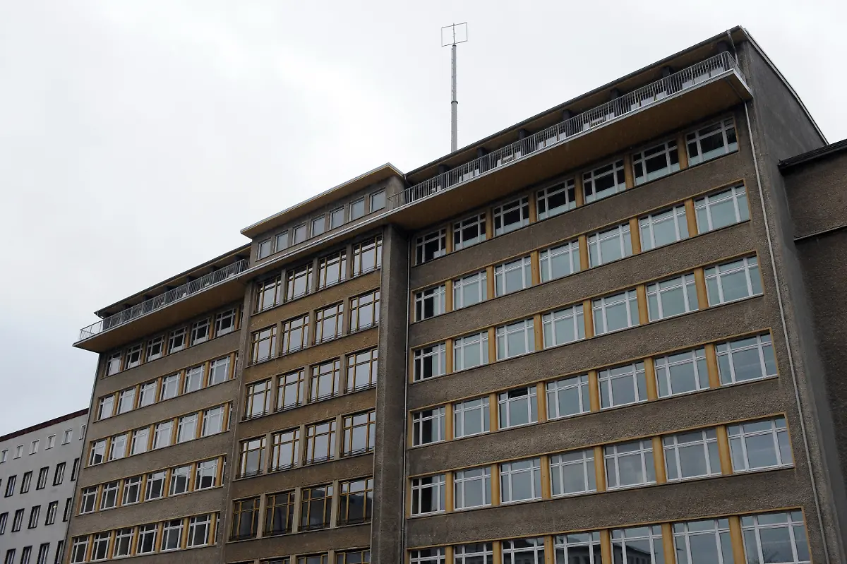 32eq0023-jpg7970510966830141571