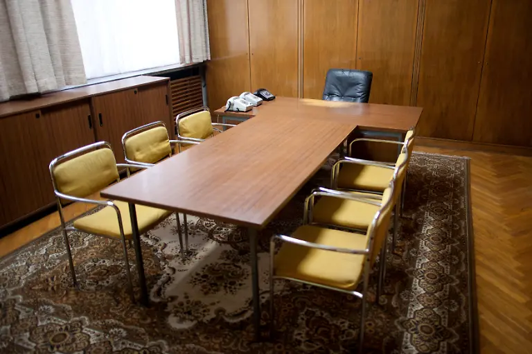 1326282840-jpg1949848823673643038