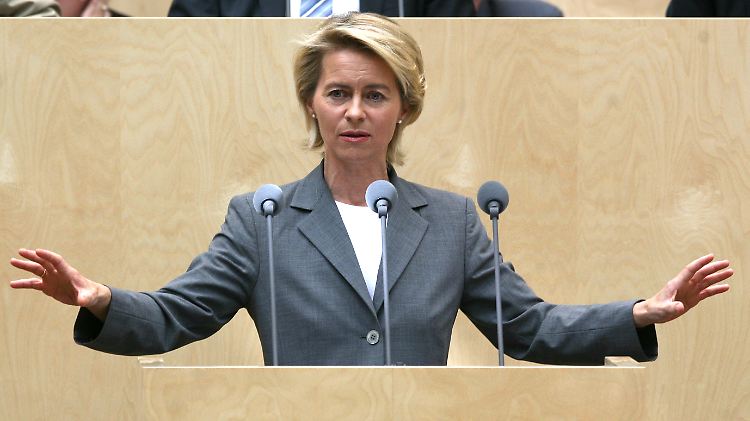 Ursula von der Leyen, Bundesministerin für Arbeit und Soziales: Dem Urteil aus dem Weg gehen?