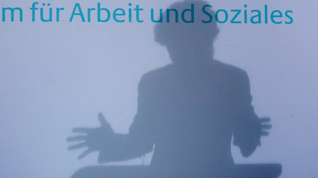 2012-01-03T113334Z-01-TPE07-RTRMDNP-3-GERMANY-JPG1177675985384927637