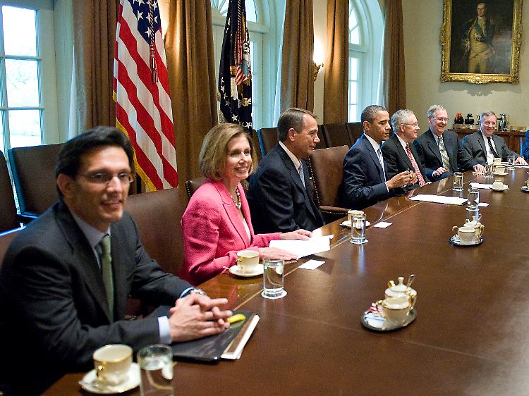 Da war die Stimmung noch entspannt: Cantor (l.) und Obama (4. v.l.) beim Fototermin.