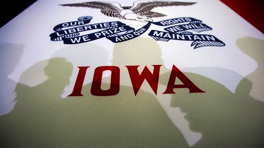 2012-01-03T041917Z-01-BKS36-RTRMDNP-3-USA-CAMPAIGN-ROMNEY-JPG2729335137695019231