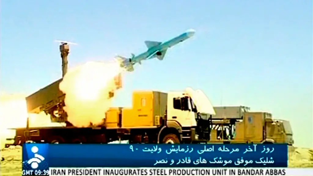 2012-01-02T144556Z-01-SIN102R-RTRMDNP-3-IRAN-GULF-MANOEUVRE-JPG5984764512173899553