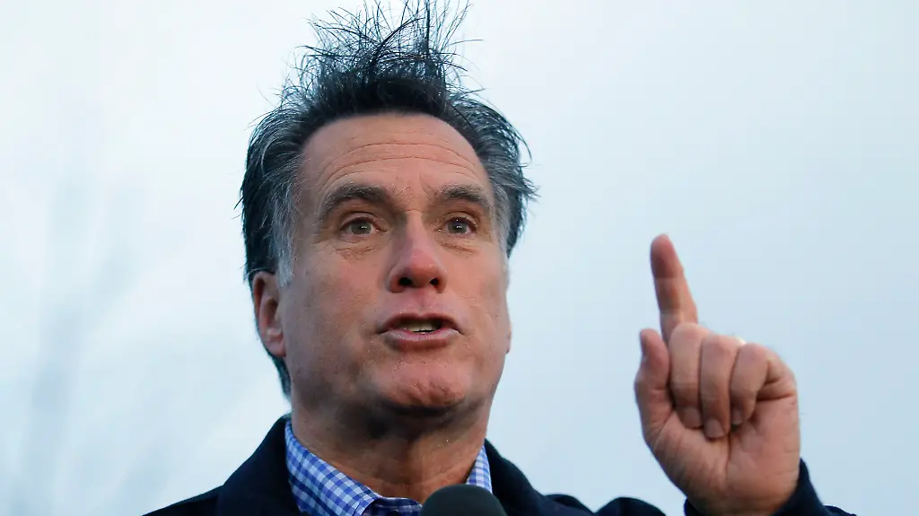 2011-12-30T160250Z-01-BKS05-RTRMDNP-3-USA-CAMPAIGN-ROMNEY-JPG286772434808768443