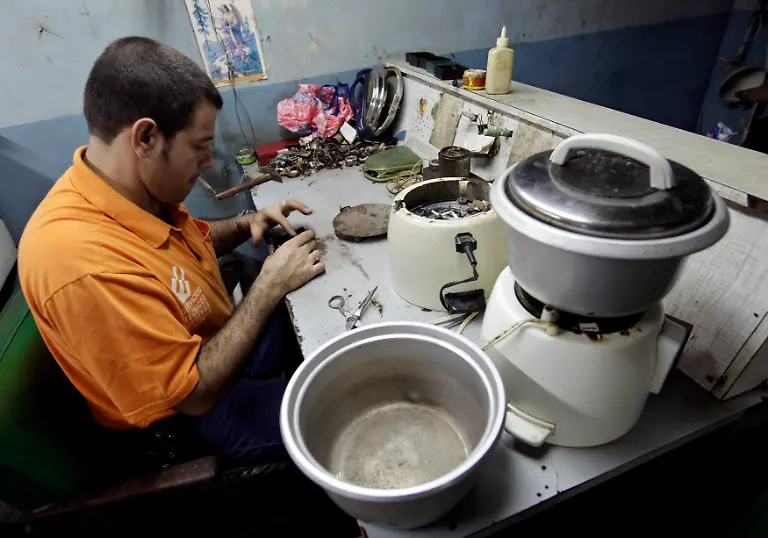 2011-12-27T174408Z-01-EOC04-RTRMDNP-3-CUBA-REFORM-JPG7972879807748843171