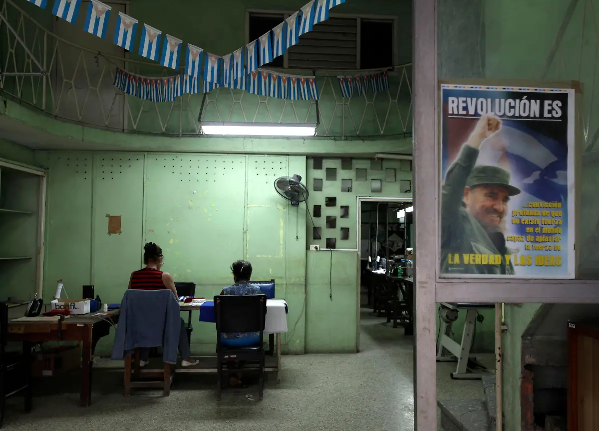2011-12-27T174531Z-01-EOC03-RTRMDNP-3-CUBA-REFORM-JPG658376132893323202