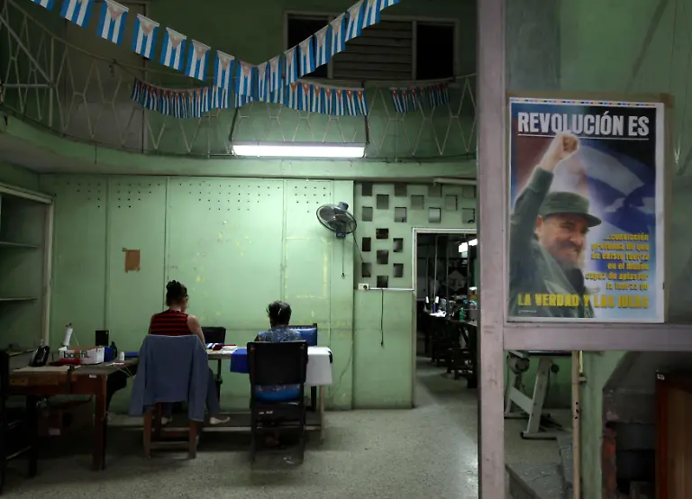 2011-12-27T174531Z-01-EOC03-RTRMDNP-3-CUBA-REFORM-JPG658376132893323202
