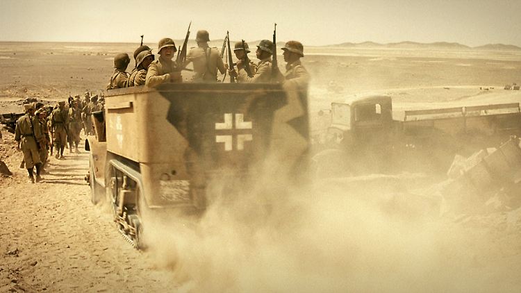 Die Wehrmacht taucht nur am Ende des Films auf. "El Alamein 1942" schildert den Wüstenkrieg aus italienischer Sicht.