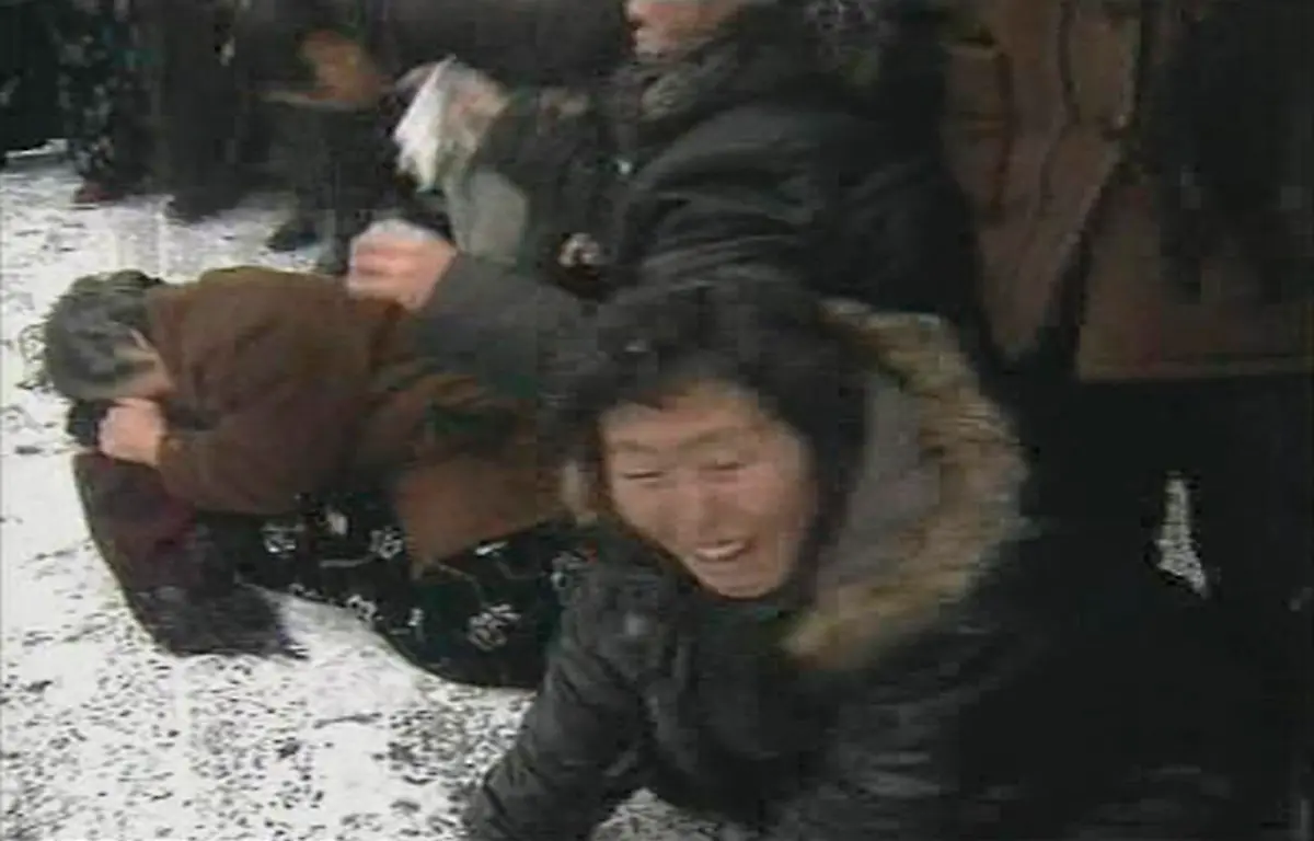 2011-12-28T083340Z-01-KRT12-RTRMDNP-3-KOREA-NORTH-FUNERAL-JPG9080027796343675704