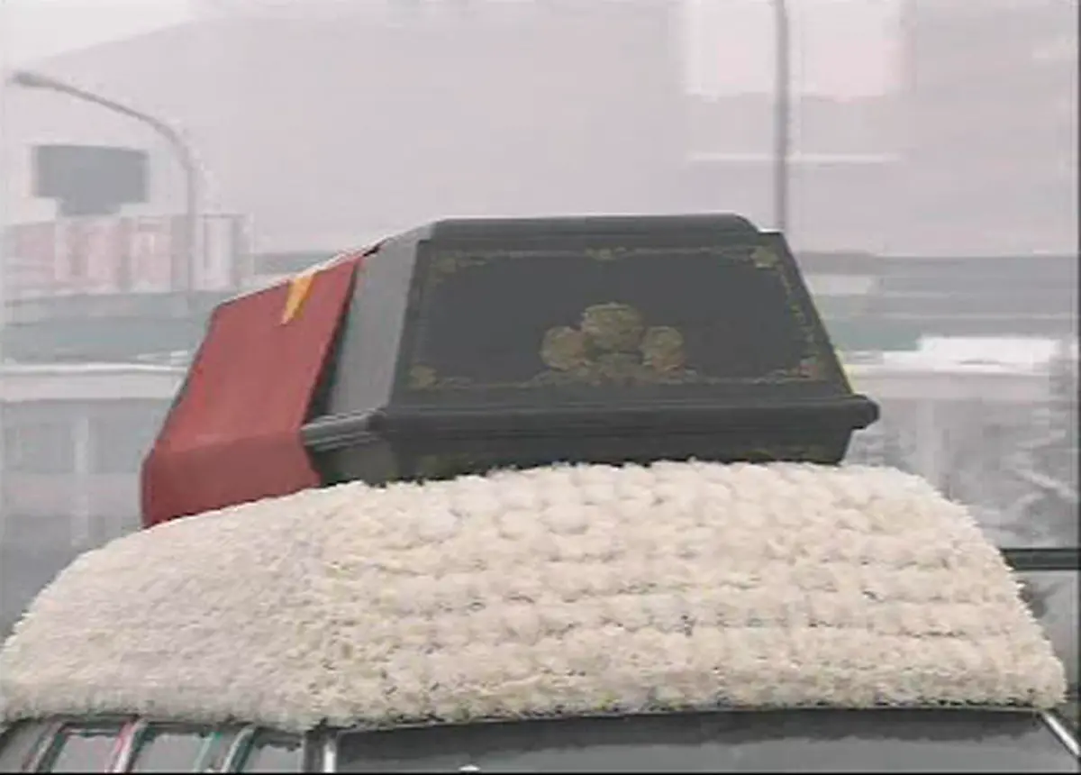 2011-12-28T071433Z-01-KRT03-RTRMDNP-3-KOREA-NORTH-FUNERAL-JPG8977238981168396791