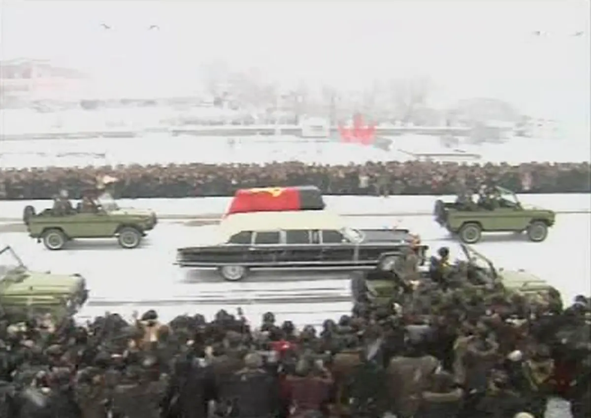 2011-12-28T071629Z-01-KRT06-RTRMDNP-3-KOREA-NORTH-FUNERAL-JPG367916526013848817