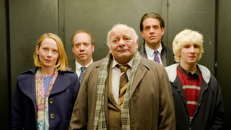 Mikes kleine Familie (v.l.): Ehefrau Jackie (Amy Ryan), Mike (Paul Giamatti), Klient Leo (Burt Young), Freund Terry (Bobby Cannavale), und Schützling Kyle (Alex Shaffer).