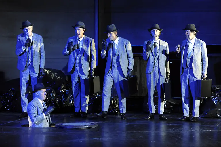 Momo-die-grauen-Herren-2