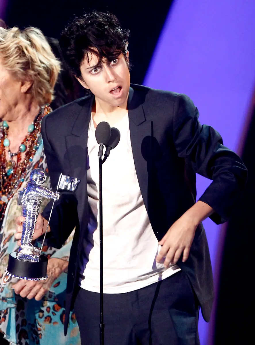 1324300368-jpg5564244800108945067