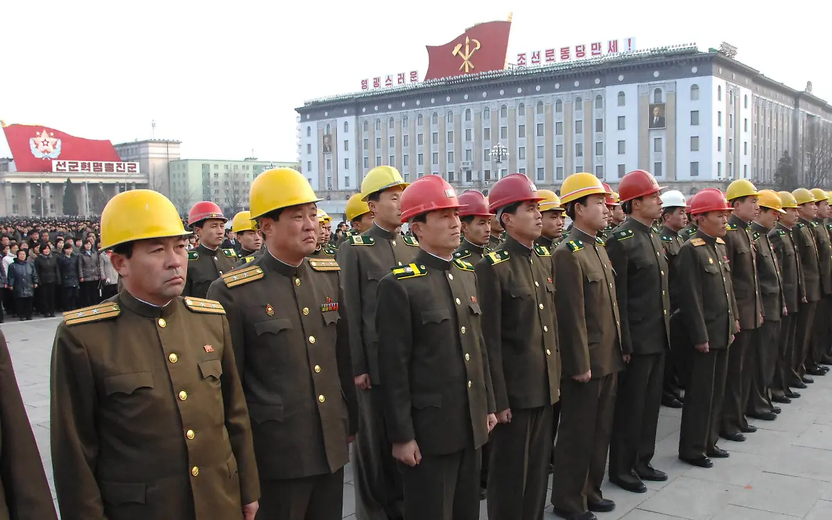 2011-12-20T131606Z-01-PYO07-RTRMDNP-3-KOREA-NORTH-JPG5189579132607459489