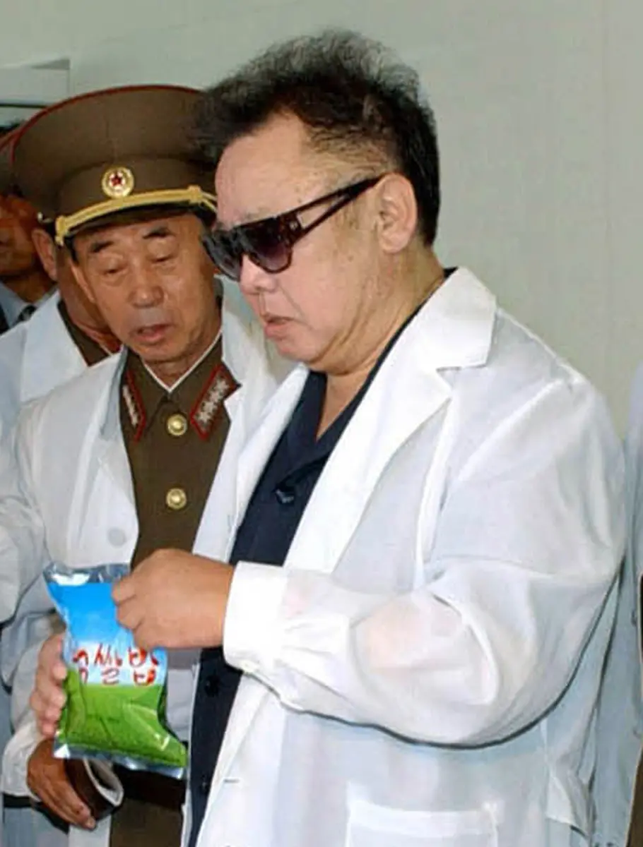 2011-12-19T032657Z-01-KJI13-RTRMDNP-3-KOREA-NORTH-JPG3139127250180163801