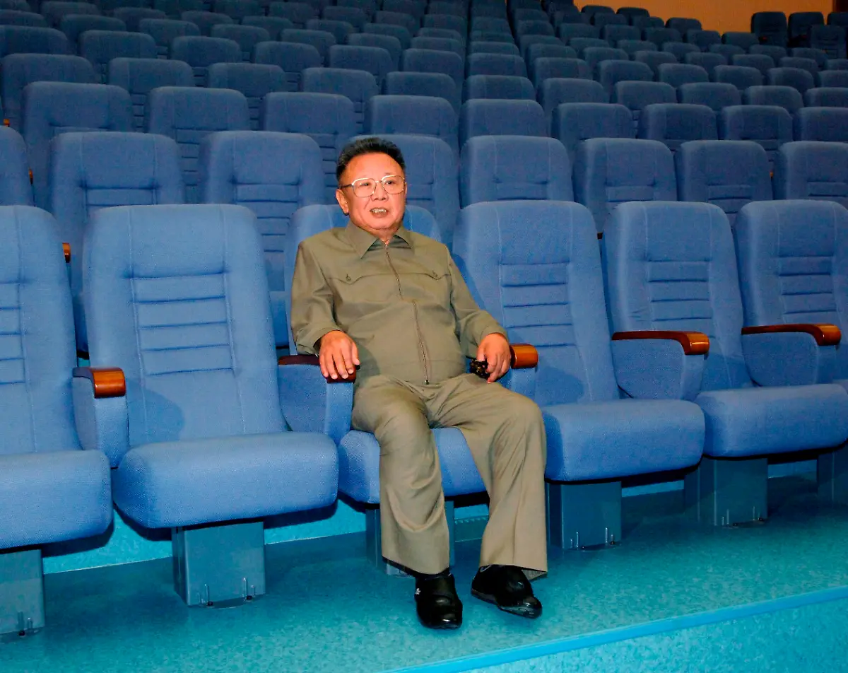 2011-12-19T040856Z-01-PYO16-RTRMDNP-3-KOREA-NORTH-JPG7311001592809320294