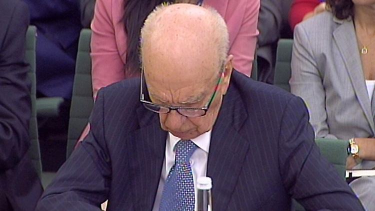 Ein Bild der Demut? Murdoch gibt sich vor dem Parlamentsausschuss zerknirscht.