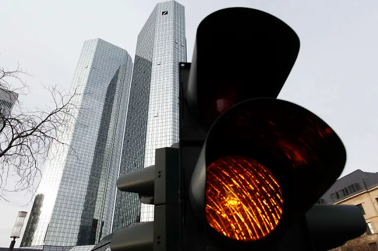 2011-12-08T110314Z-01-ROR02-RTRMDNP-3-GERMANY-LETTER-POWDER-JPG3320200327018794235