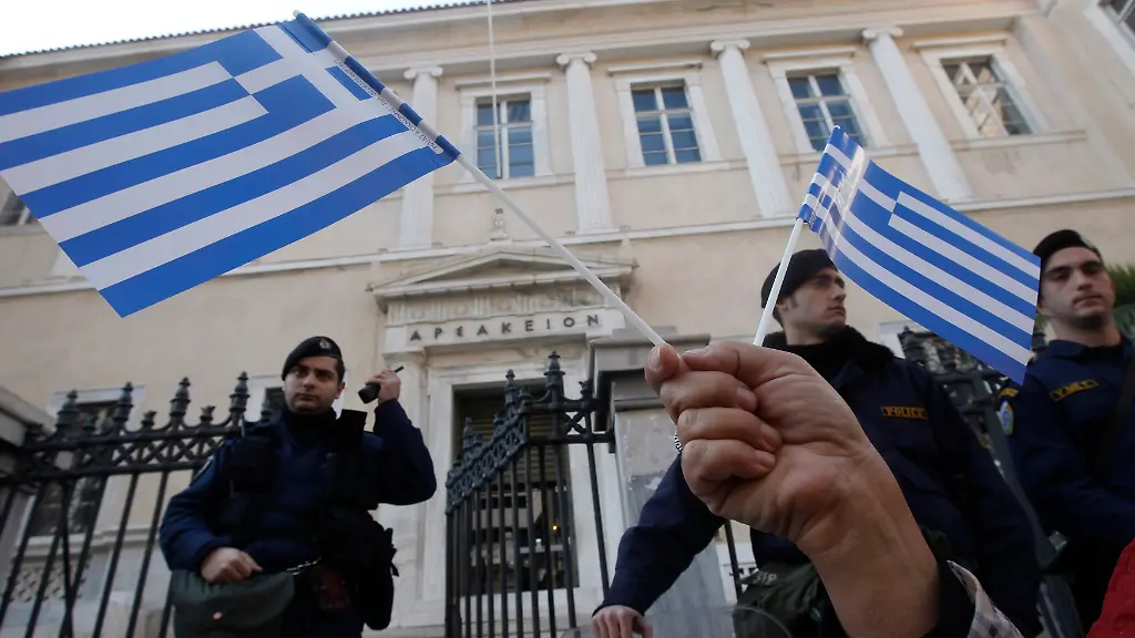 2011-12-02T124855Z-01-ATH04-RTRMDNP-3-GREECE-JPG7903656373127460188