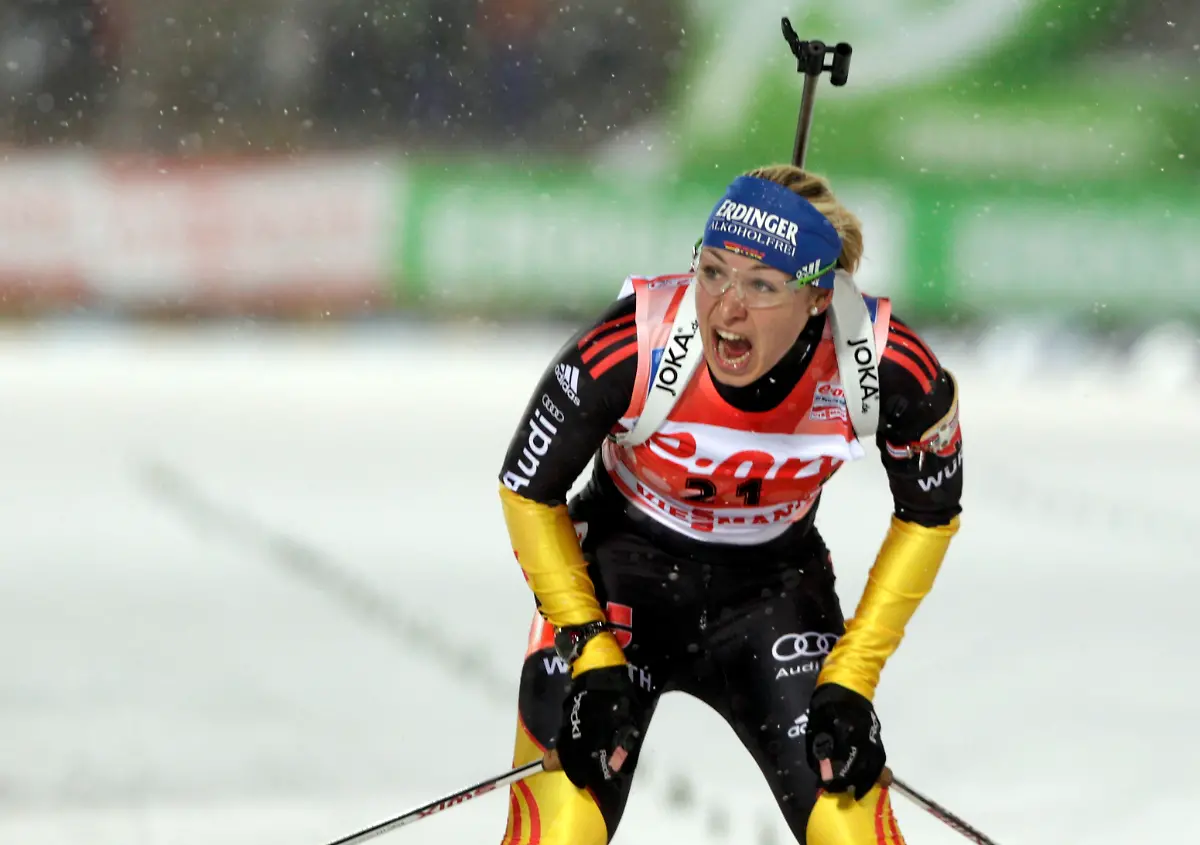 2011-12-03T151042Z-01-RSS20-RTRMDNP-3-BIATHLON-JPG5311816091435090509