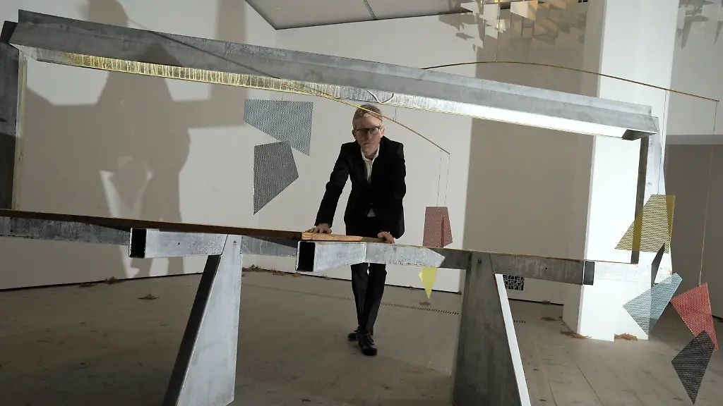 2011-12-05T205623Z-01-NVR16-RTRMDNP-3-TURNERPRIZE-JPG1922173689328920099