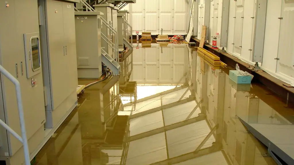 2011-12-04T163553Z-01-TOK001-RTRMDNP-3-JAPAN-NUCLEAR-TEPCO-JPG8740875560088280115