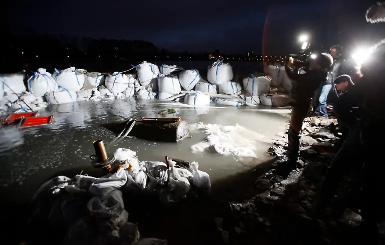 2011-12-04T164604Z-01-WR12-RTRMDNP-3-GERMANY-JPG274933884839496160