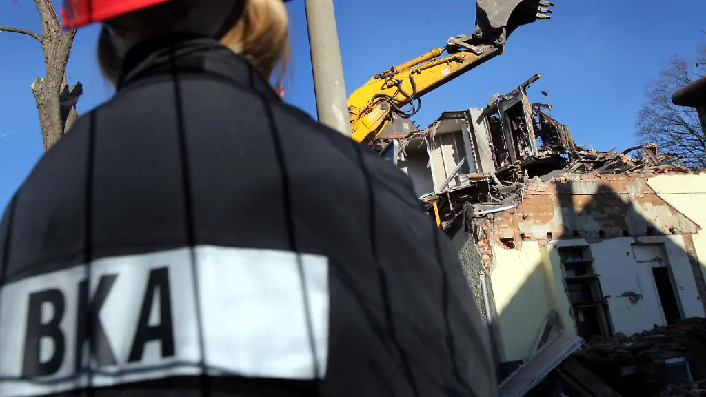 DI10002-20111201-jpg8681599492361522098