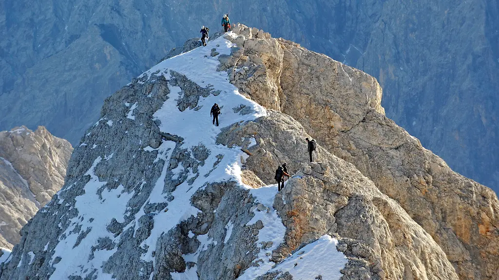 1322480883-jpg1295127865294576894