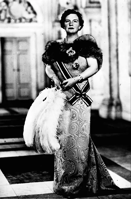 Heesters-Juliana-1948-Koenigin