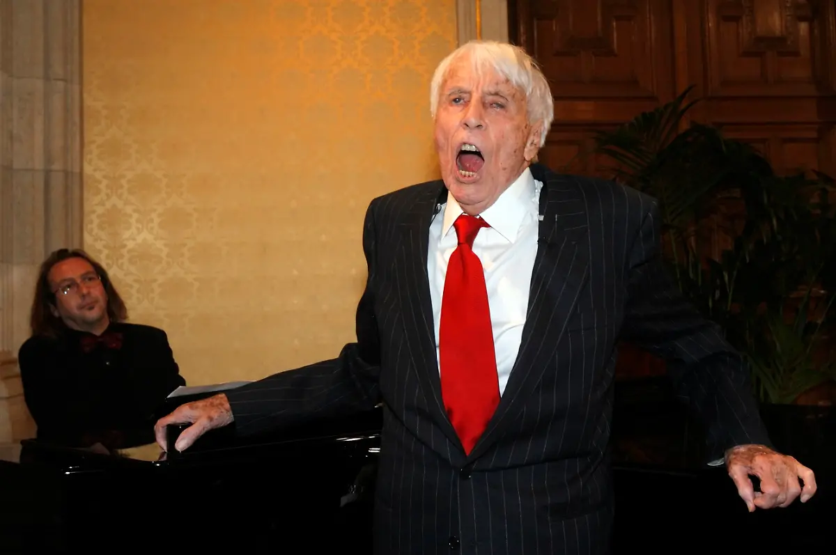 2011-11-29T111745Z-01-BER96-RTRMDNP-3-AUSTRIA-JPG2508508063361896449