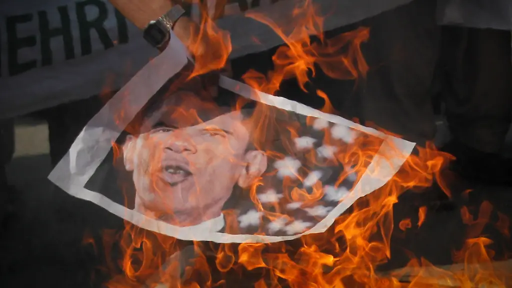 2011-11-29T101131Z-01-AAL103-RTRMDNP-3-PAKISTAN-NATO-JPG8648002994988779939