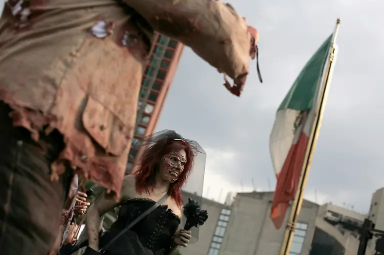 2011-11-27T071519Z-01-CJB07-RTRMDNP-3-MEXICO-JPG5577362643883192745