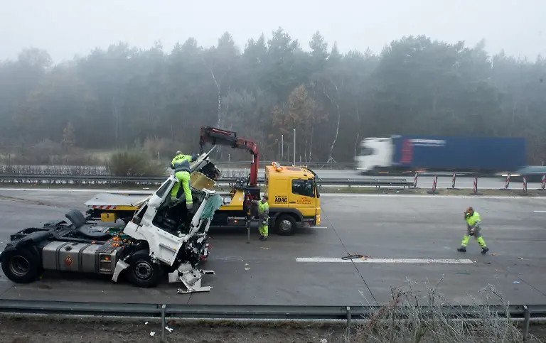 1322036695-jpg8407924830677183112