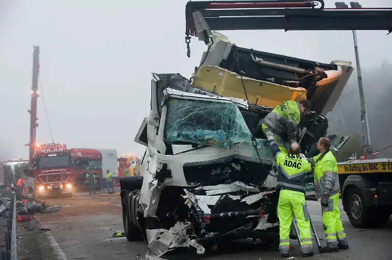 1322039383-jpg4067120962866528279