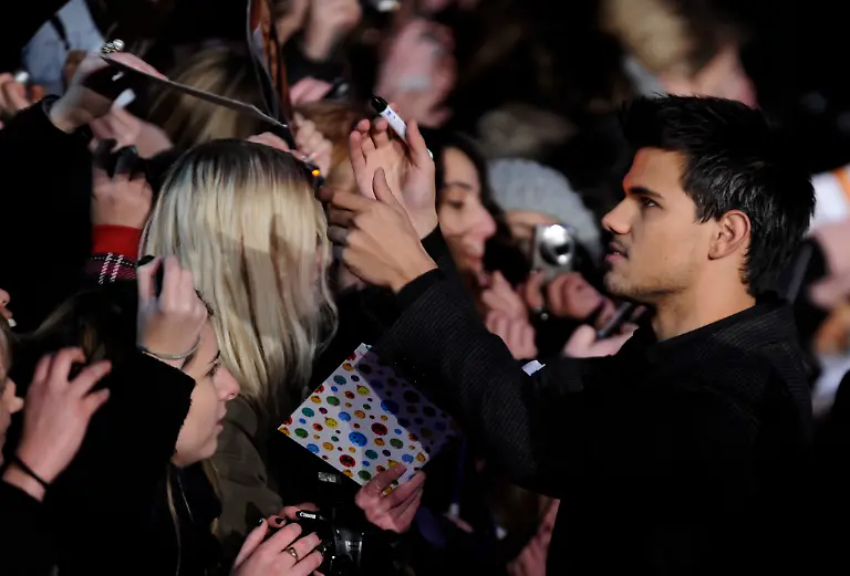 DI10480-20111118-jpg3848269155307136627