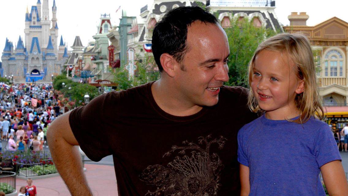 Mit Tochter Grace bei einer typisch amerikanischen Freizeitbeschäftigung.