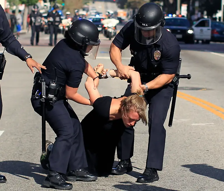 2011-11-18T034754Z-01-LUC29-RTRMDNP-3-USA-PROTESTS-LOSANGELES-JPG1254141834586891033