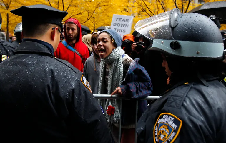 2011-11-17T202358Z-01-NYK348-RTRMDNP-3-PROTESTS-WALLSTREET-JPG1146843454342500773